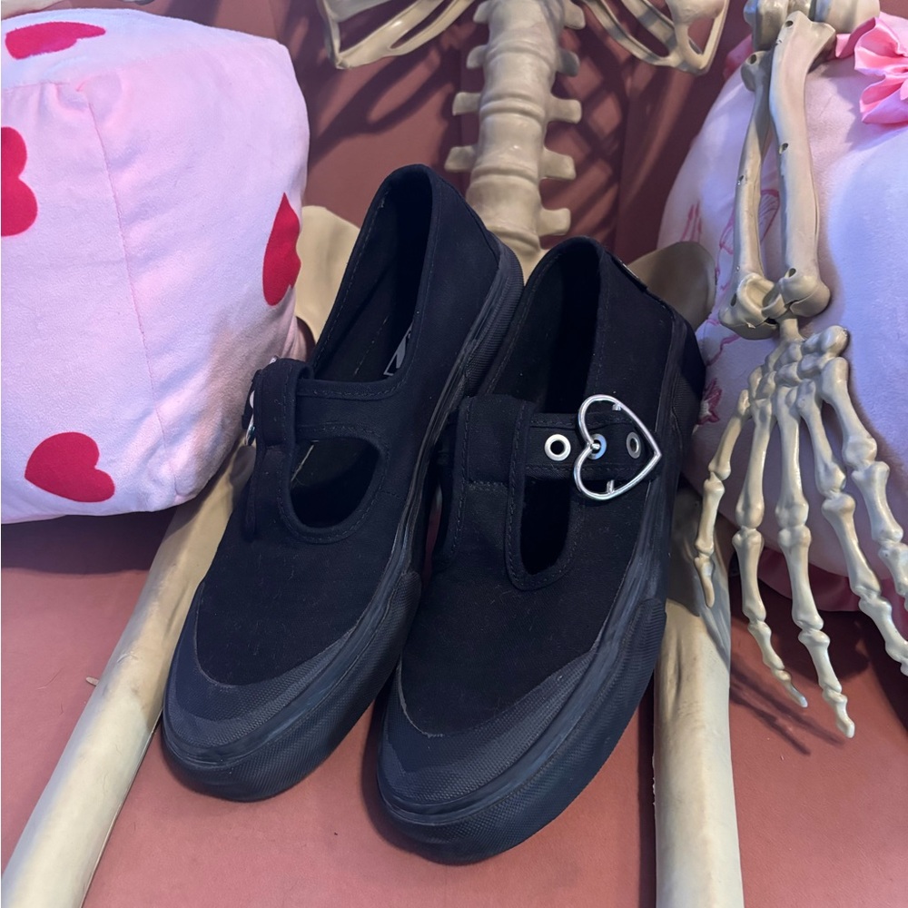 Vans Mary Jane’s w/ heart buckle size 8